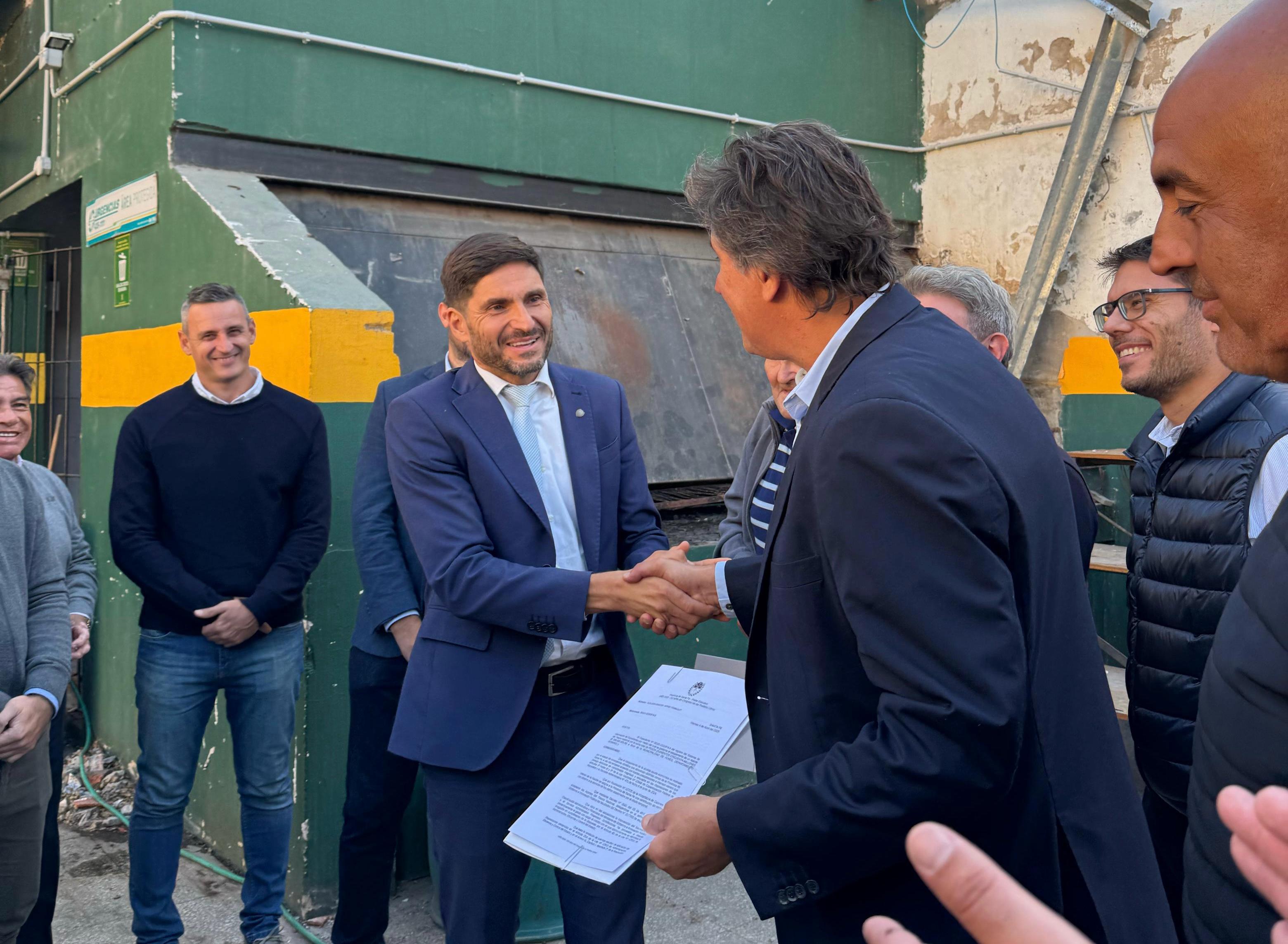 Pullaro suma mil millones y se reconstruirán el CAF, la Muni y Bomberos